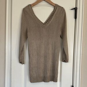 Doncaster silk Women's V-Neck Sweater in Tan